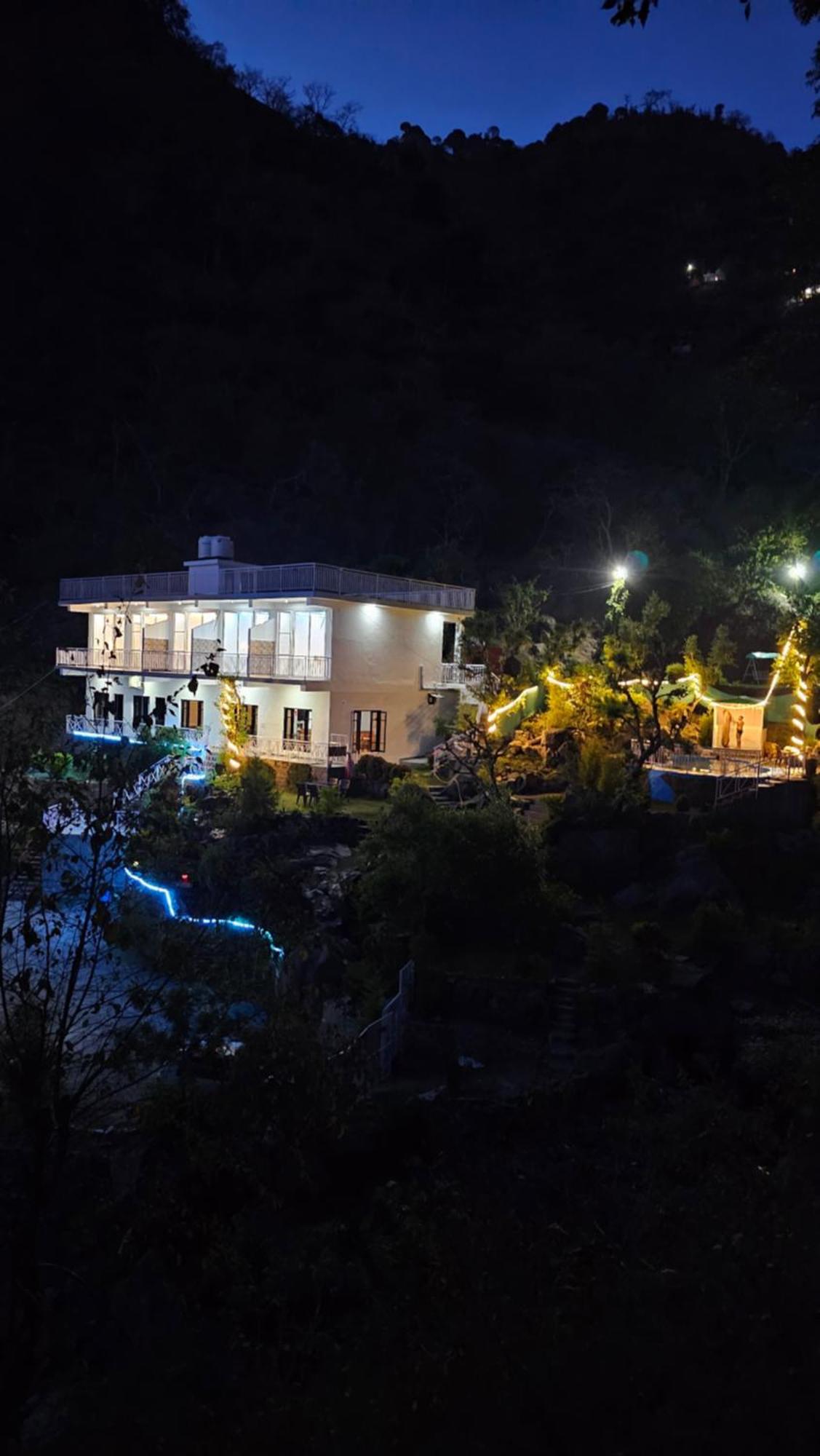 On The Rocks Hotell Kasauli Exteriör bild