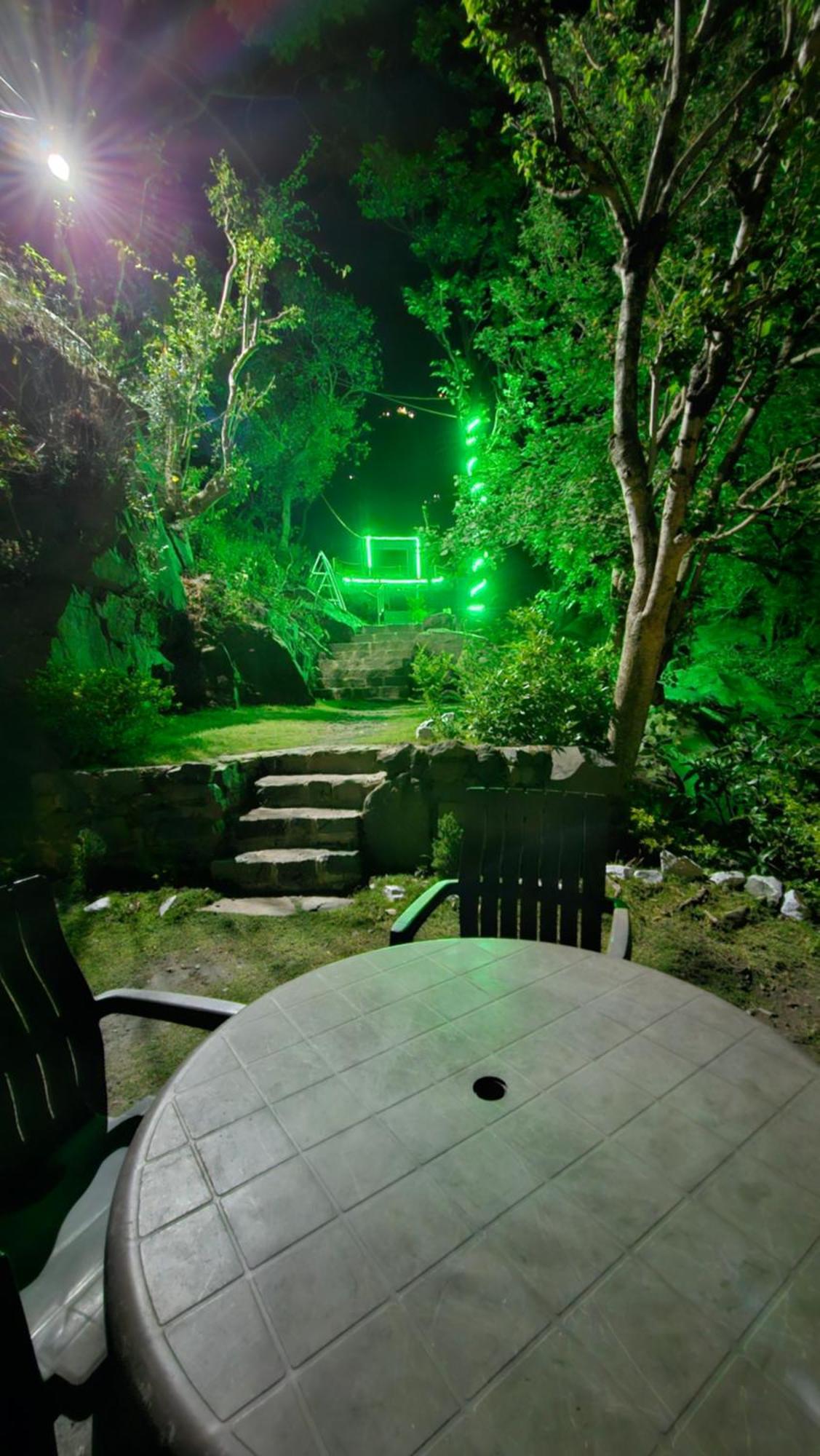 On The Rocks Hotell Kasauli Exteriör bild
